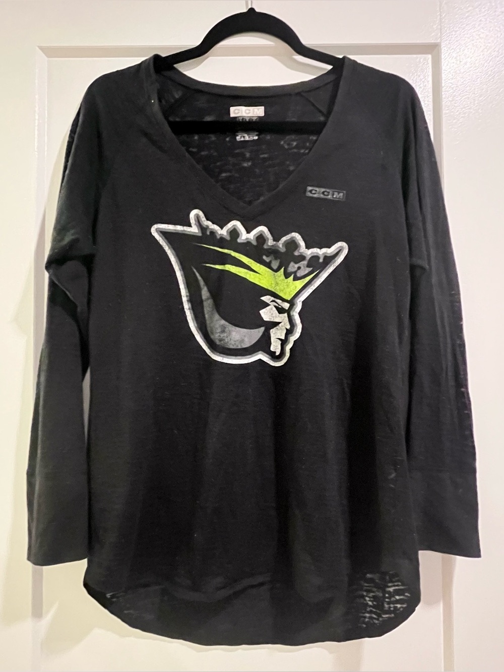 WHL - Edmonton Oil Kings, CCM Black Long Sleeve V-Neck Tee, women’s size L